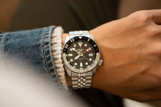 Seiko 5 Sports GMT Automatic Bruce Wayne – Black, 42.5mm – Code SSK001